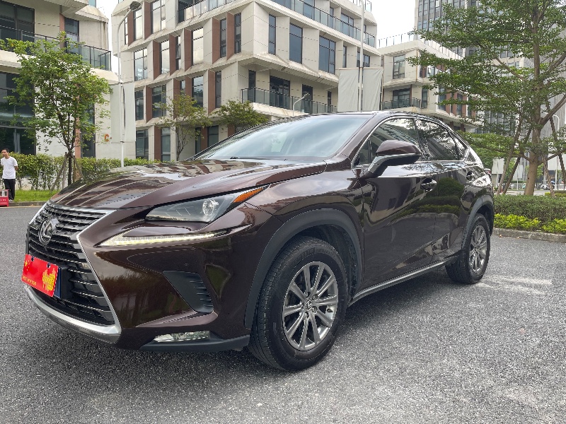 广州18年雷克萨斯NX2