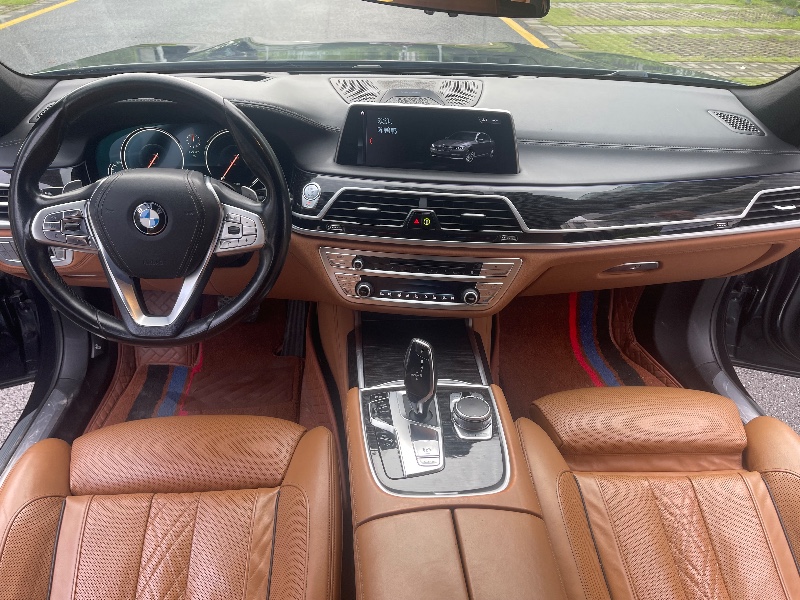 广州17年宝马7系4