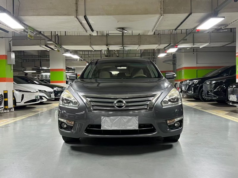 成都13年日产天籁1