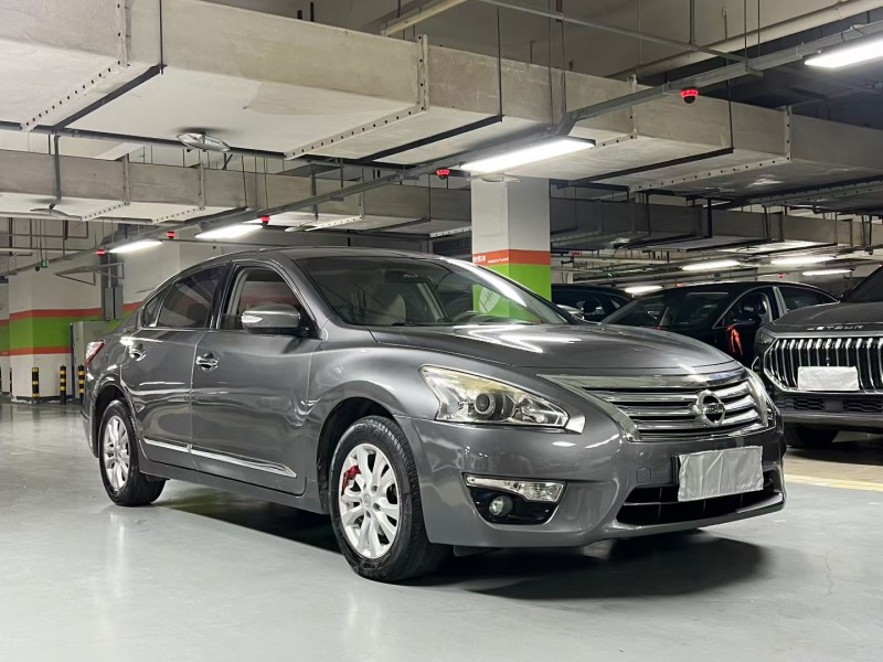 成都13年日产天籁3