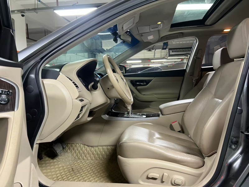 成都13年日产天籁4