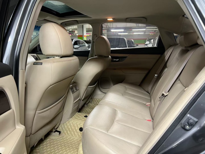 成都13年日产天籁5