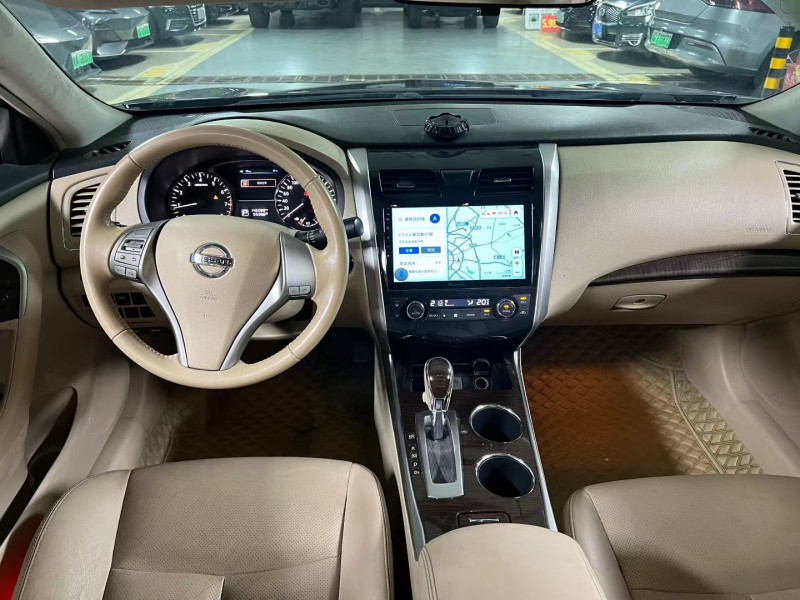 成都13年日产天籁6