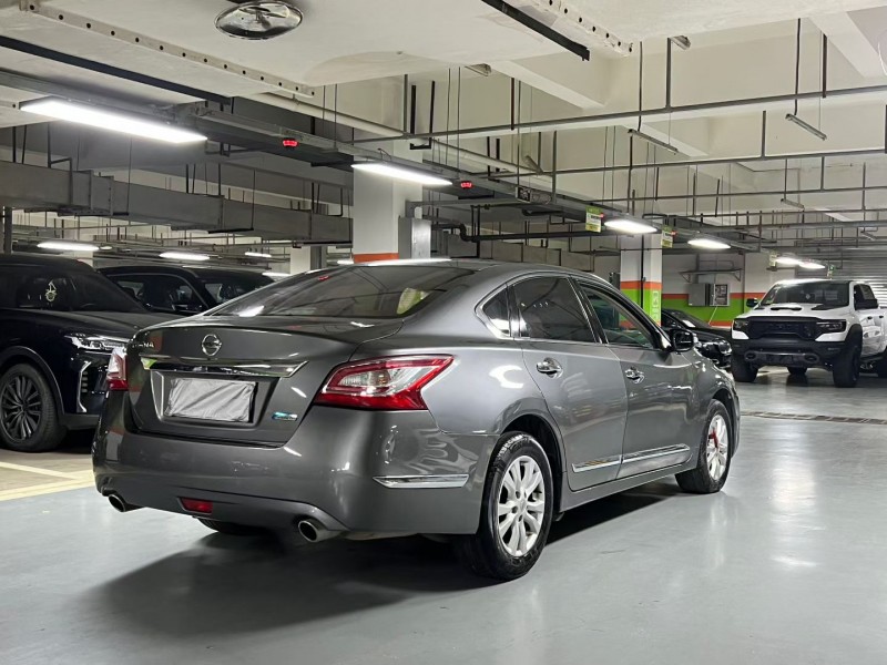 成都13年日产天籁7