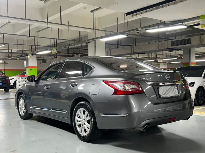 成都13年日产天籁8