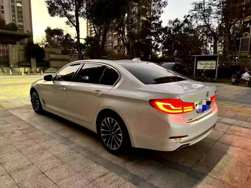 苏州20年宝马5系8