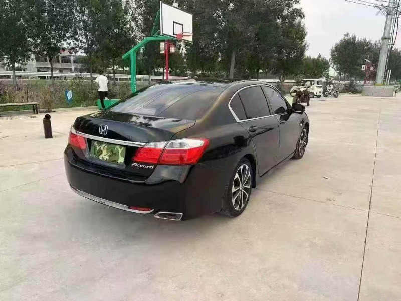 徐州14年本田雅阁8