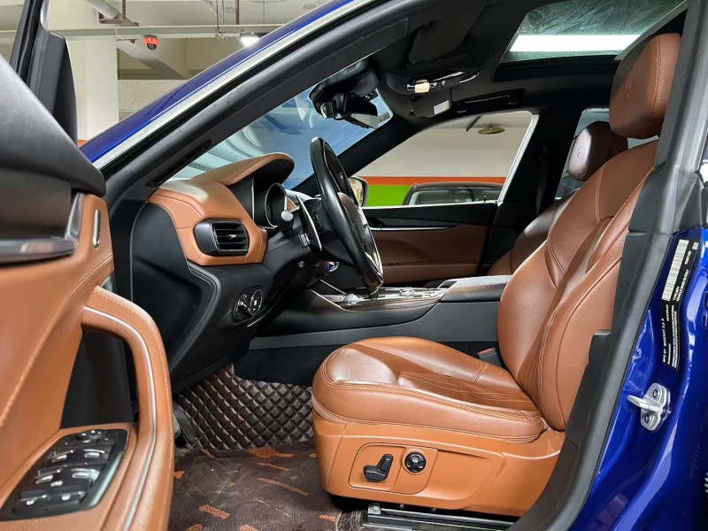 成都19年玛莎拉蒂Levante4