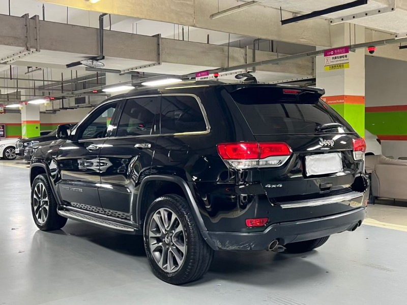 成都19年Jeep大切诺基9