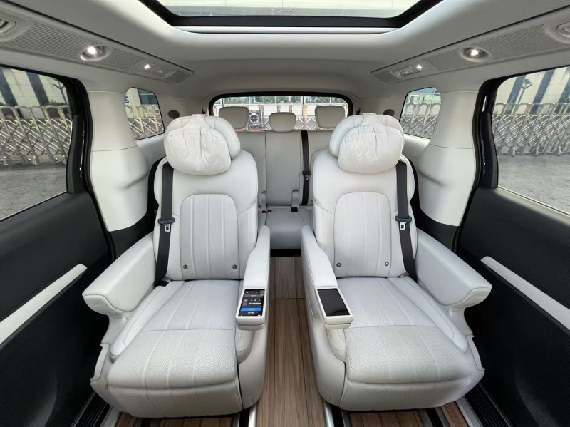 盐城25年岚图汽车梦想家5