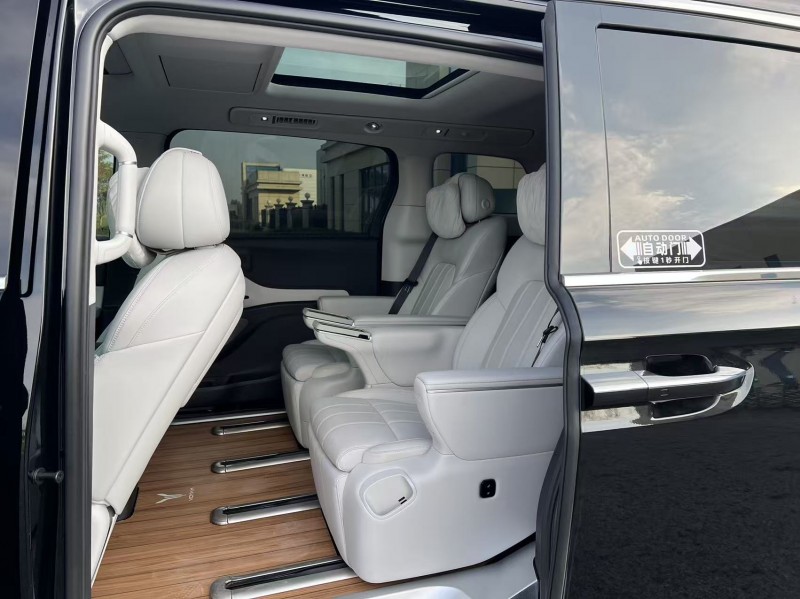 盐城25年岚图汽车梦想家6