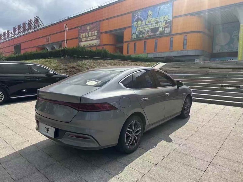 济南23年比亚迪秦8