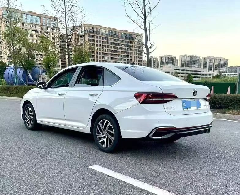 厦门25年大众朗逸4