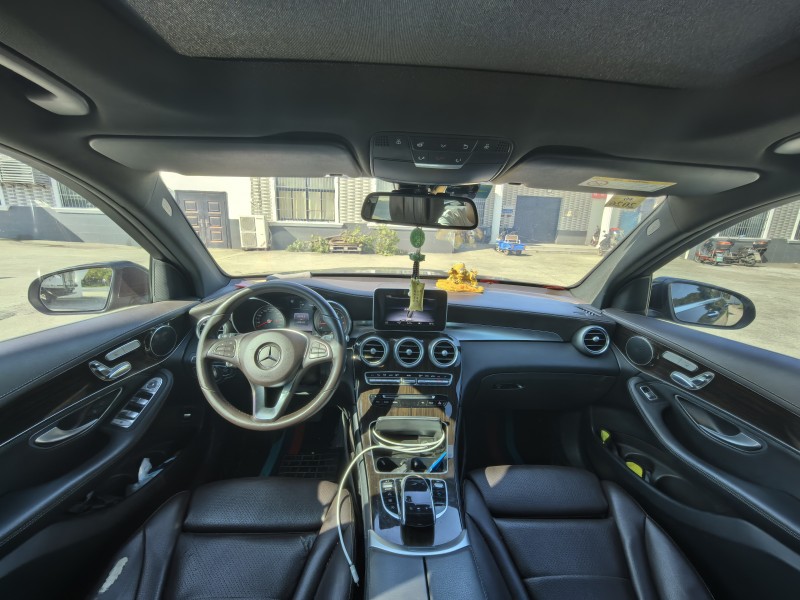 上海18年奔驰GLC7