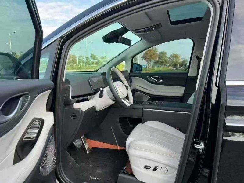 常州25年岚图汽车梦想家5