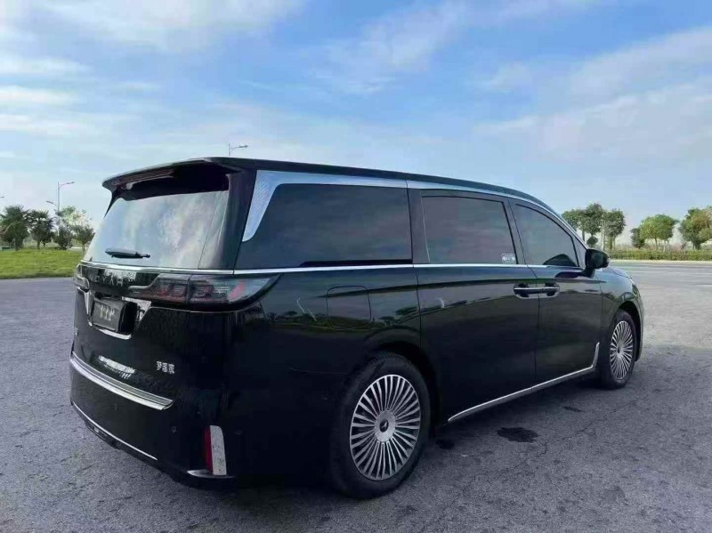 常州25年岚图汽车梦想家8