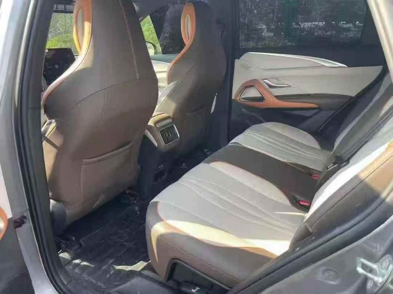 济宁23年比亚迪宋4