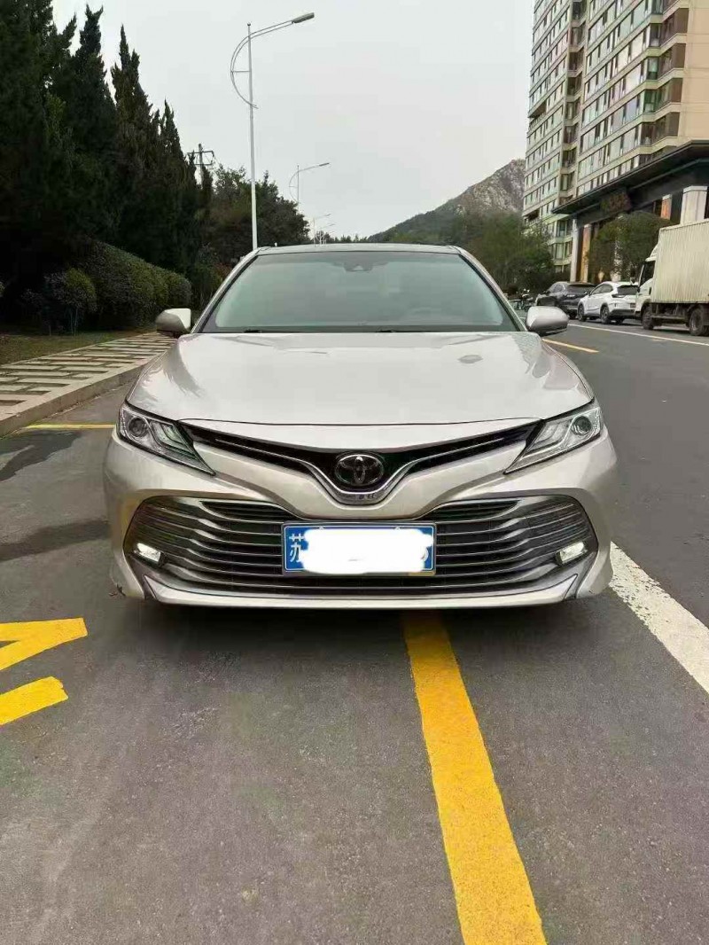 济南19年丰田凯美瑞1