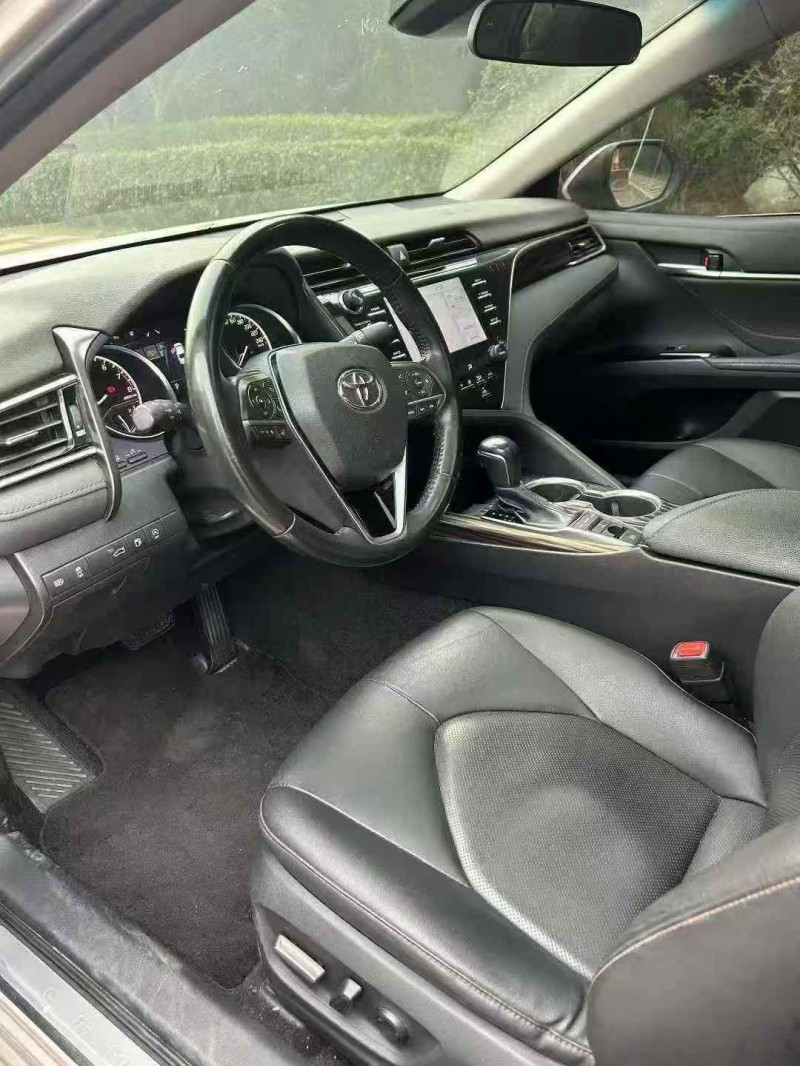 济南19年丰田凯美瑞4