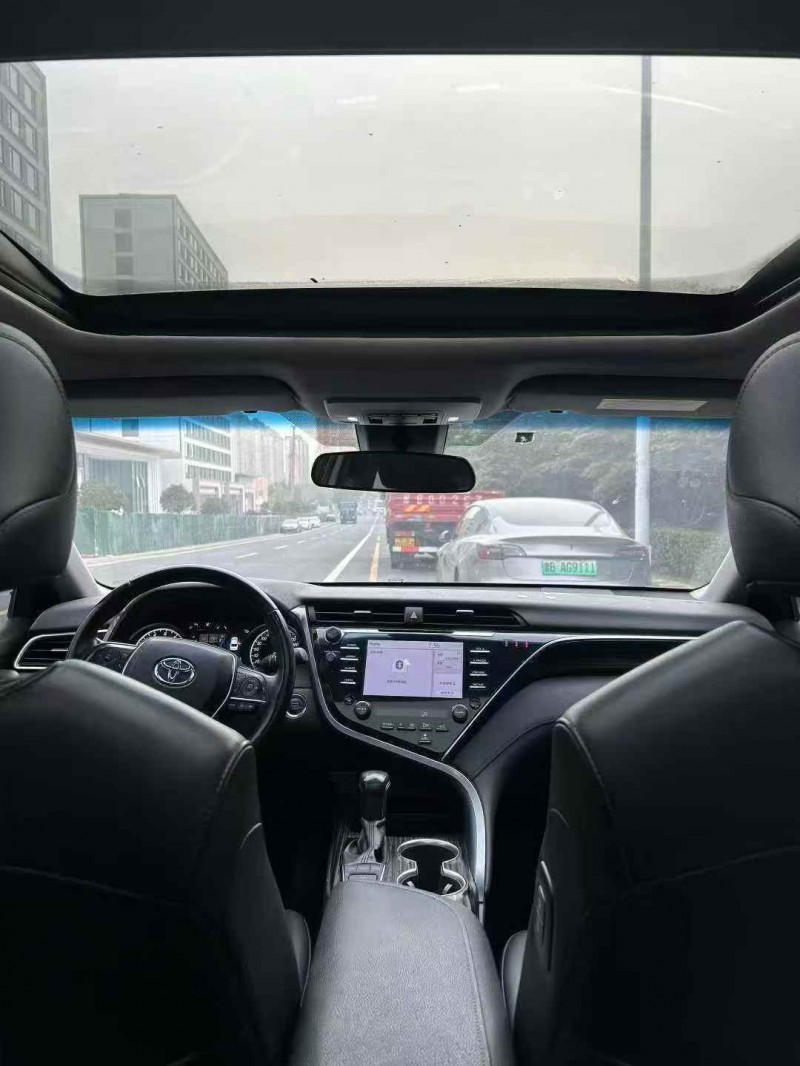 济南19年丰田凯美瑞5