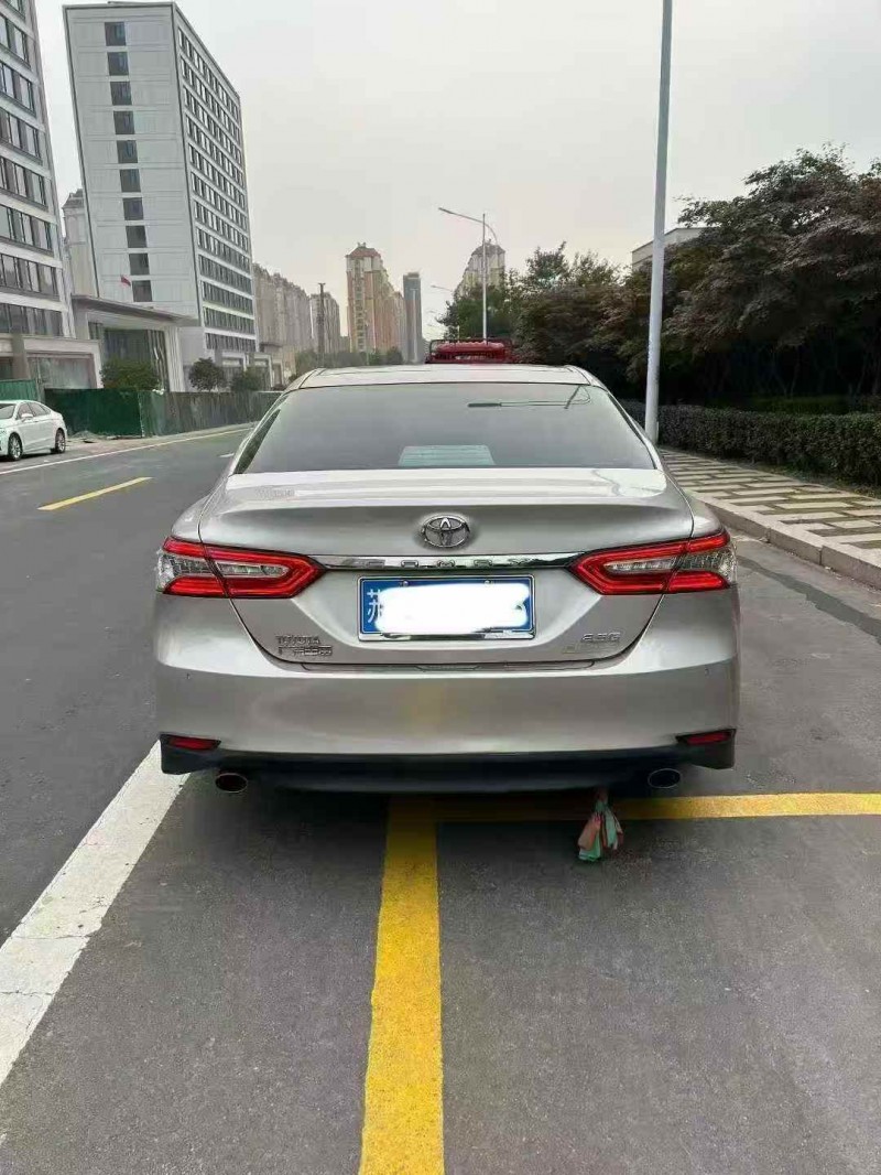 济南19年丰田凯美瑞9