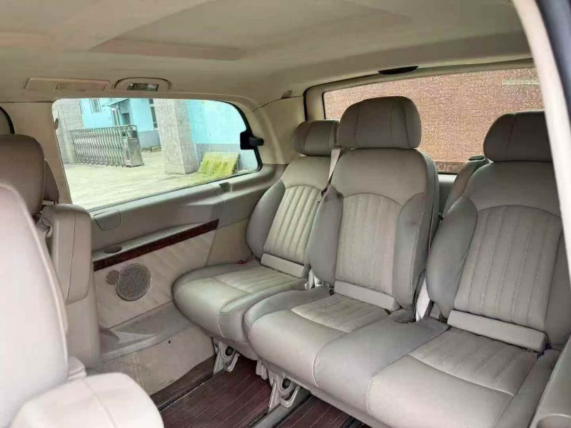 济宁15年奔驰唯雅诺6