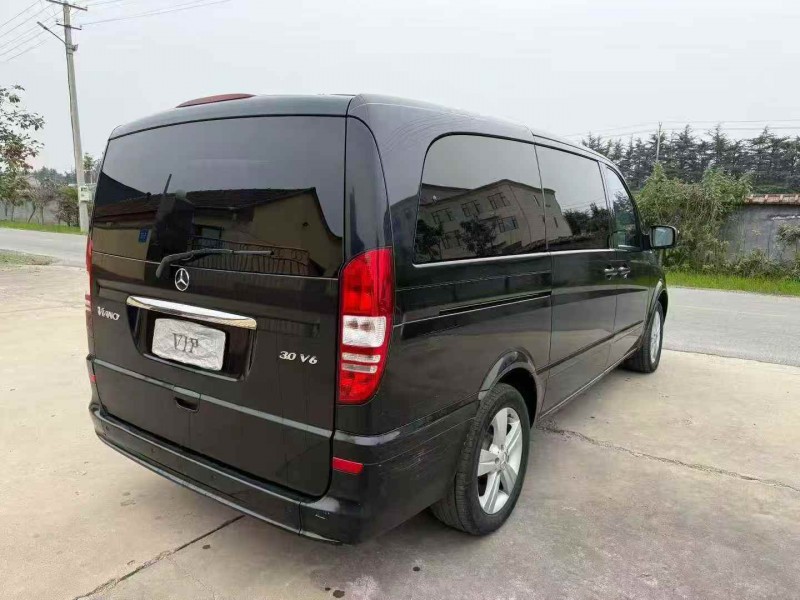 济宁15年奔驰唯雅诺7