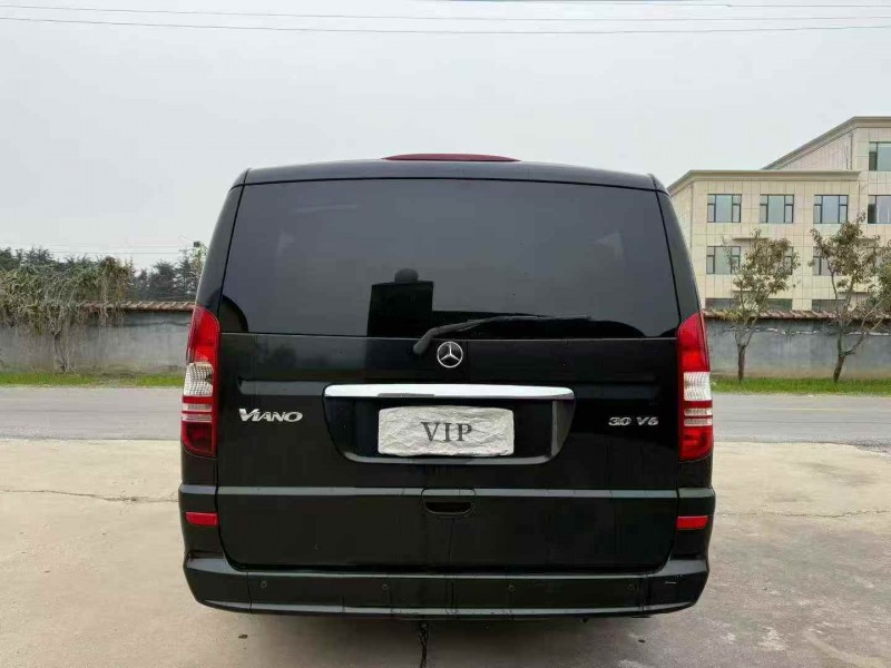 济宁15年奔驰唯雅诺8