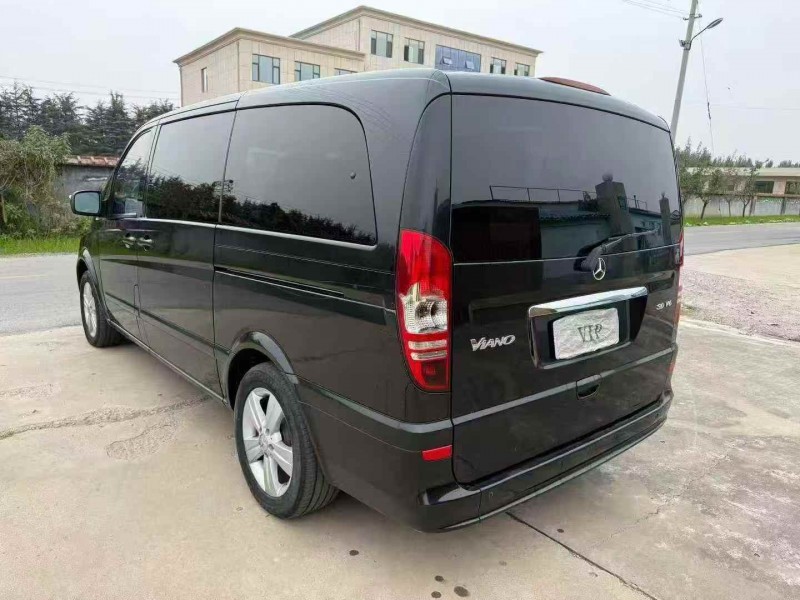 济宁15年奔驰唯雅诺9