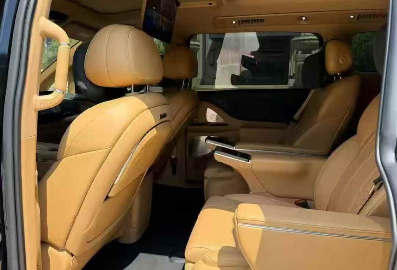 深圳24年岚图汽车梦想家4