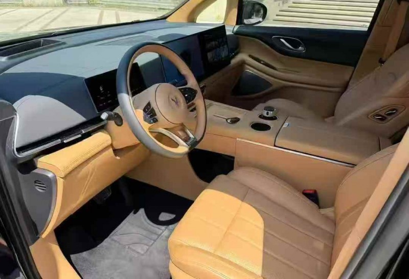 深圳24年岚图汽车梦想家6