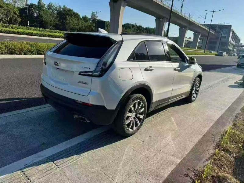 嘉兴19年凯迪拉克XT47