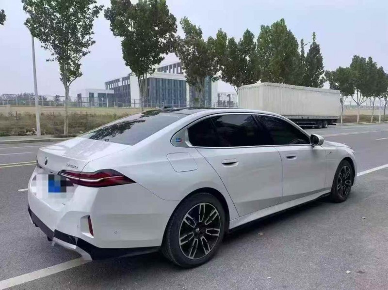 郑州24年宝马5系3