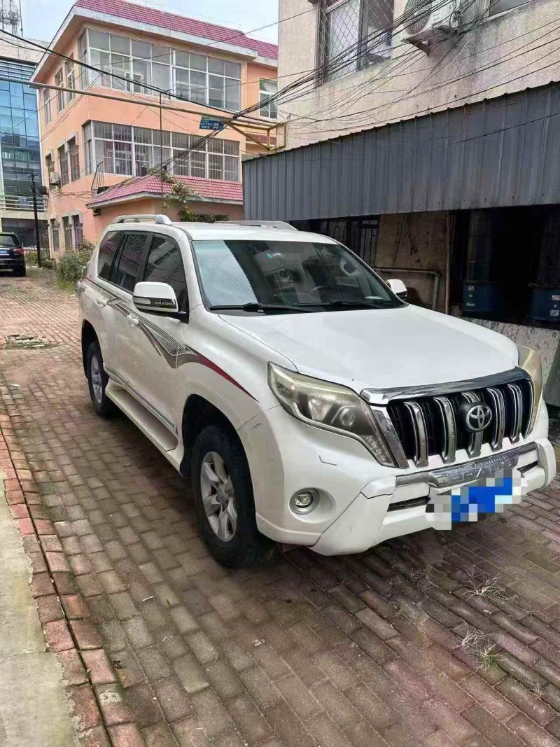 青岛13年丰田普拉多3