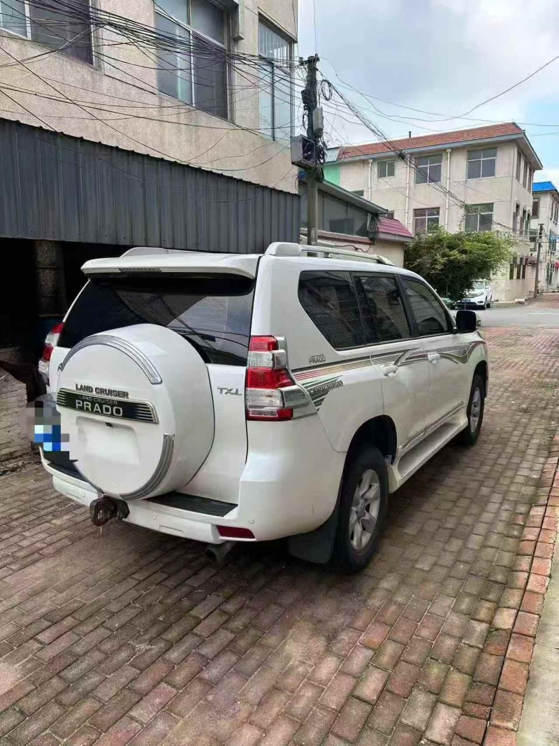 青岛13年丰田普拉多8