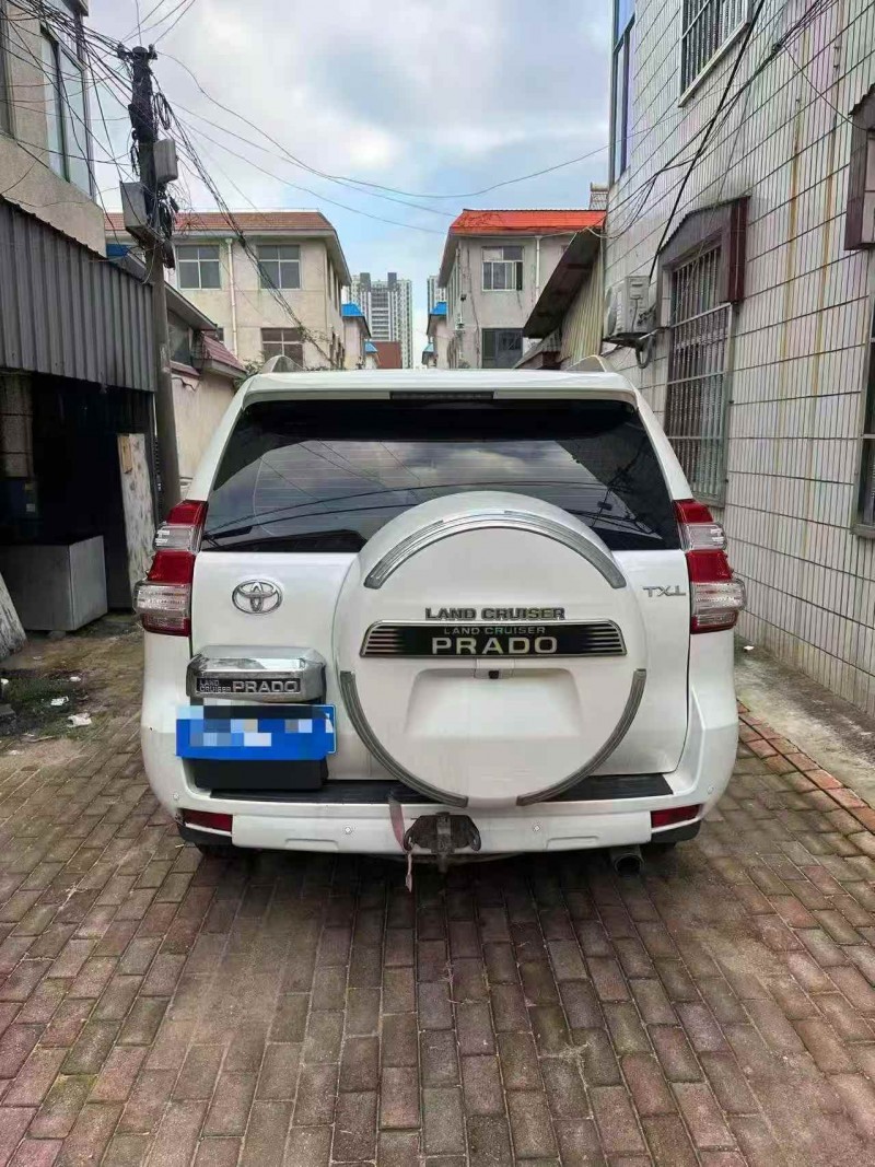 青岛13年丰田普拉多9