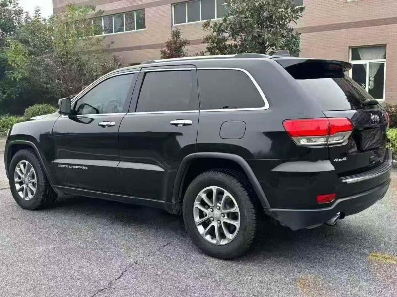 襄阳14年Jeep大切诺基5