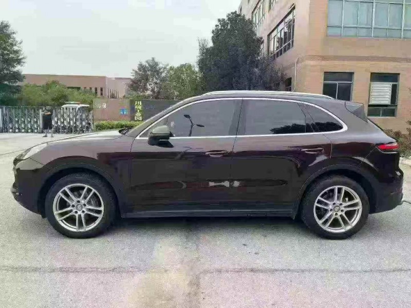 襄阳18年保时捷卡宴4