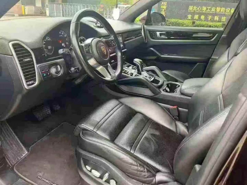 襄阳18年保时捷卡宴6