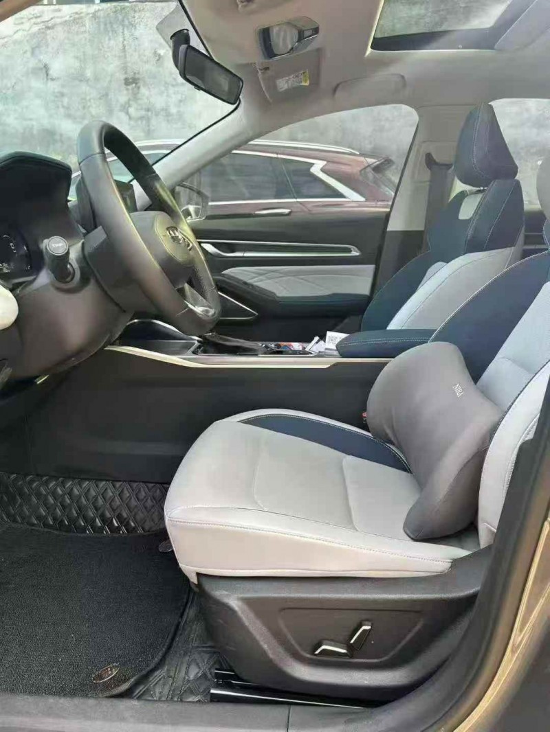 日照23年吉利帝豪4