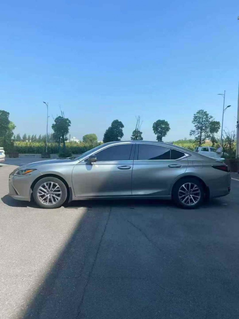 襄阳22年雷克萨斯ES4