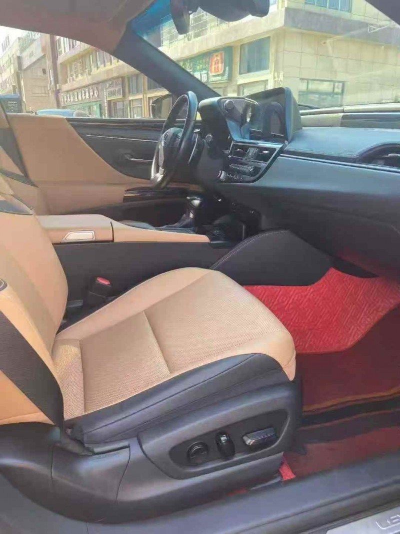 襄阳22年雷克萨斯ES7