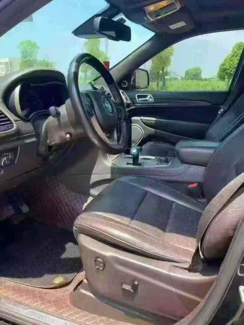 襄阳15年Jeep大切诺基4