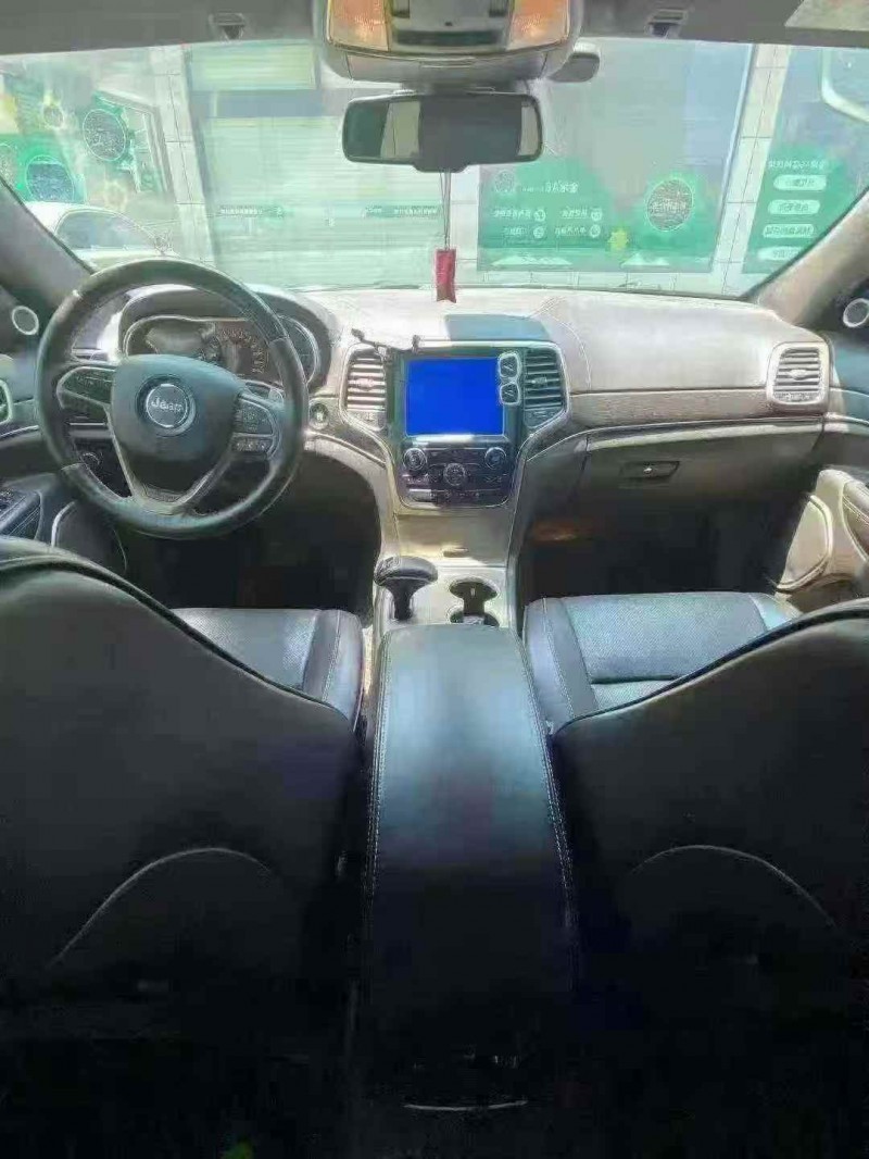 襄阳15年Jeep大切诺基9