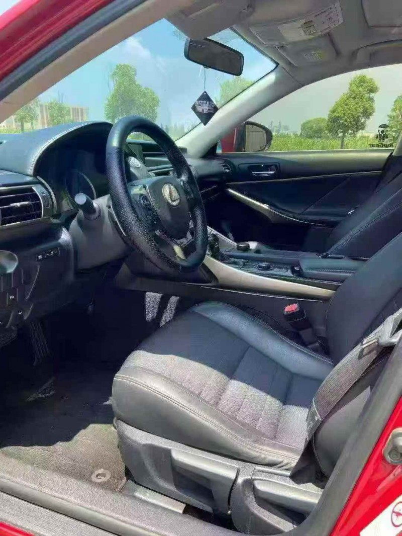 襄阳14年雷克萨斯IS5