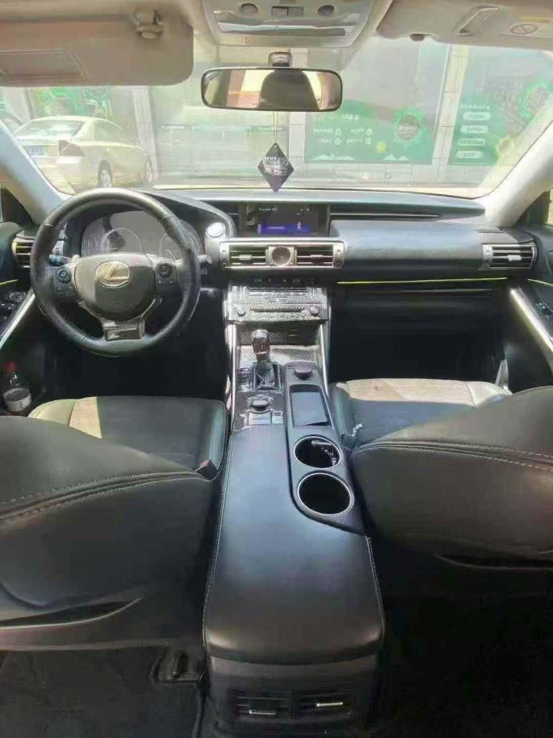 襄阳14年雷克萨斯IS6