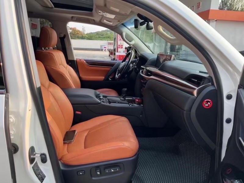 唐山17年雷克萨斯LX7