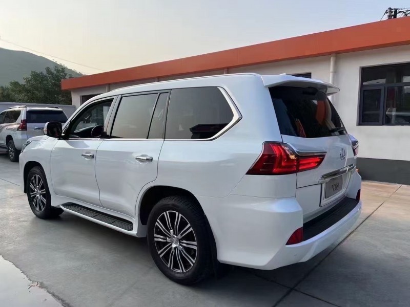 唐山17年雷克萨斯LX8