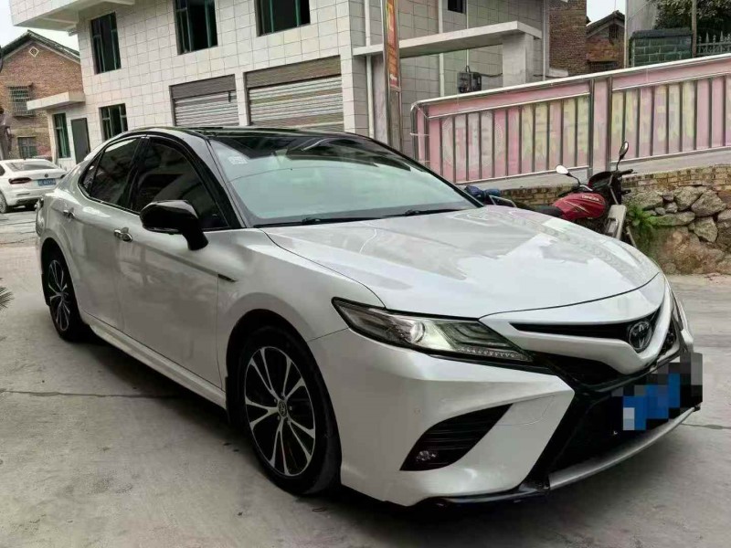 邵阳19年丰田凯美瑞3