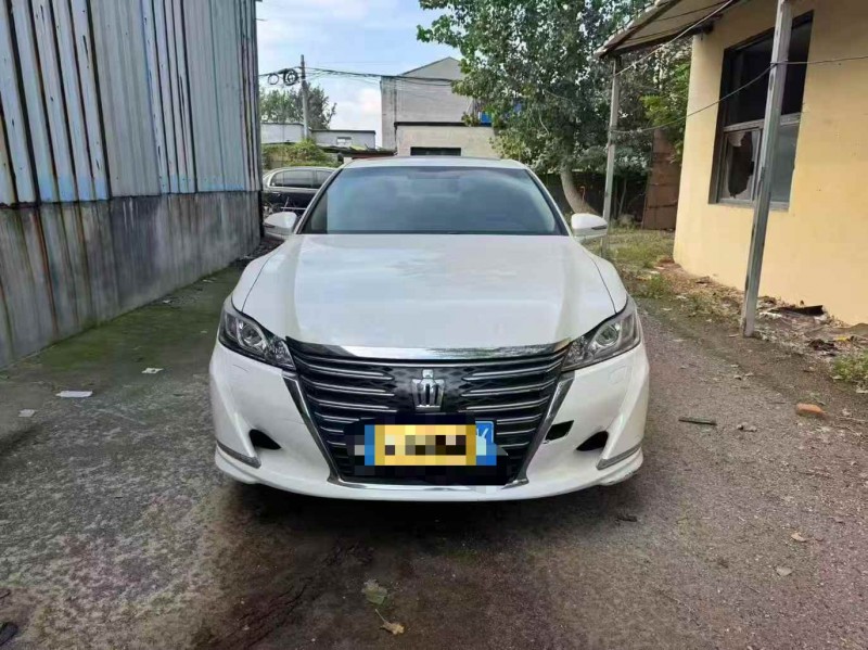 菏泽16年丰田皇冠1